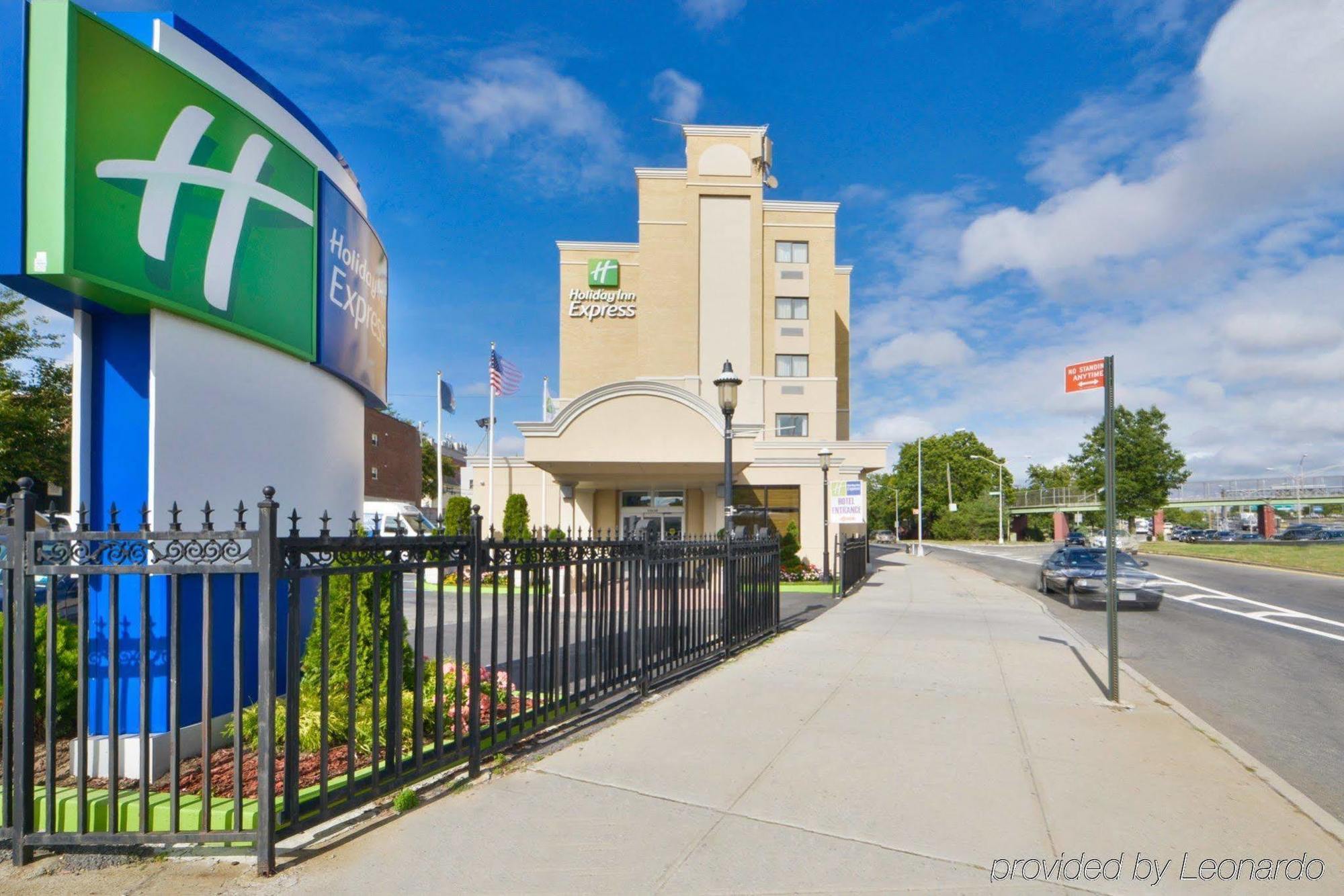 Holiday Inn Express Laguardia Airport, An Ihg Hotel New York City Exterior photo