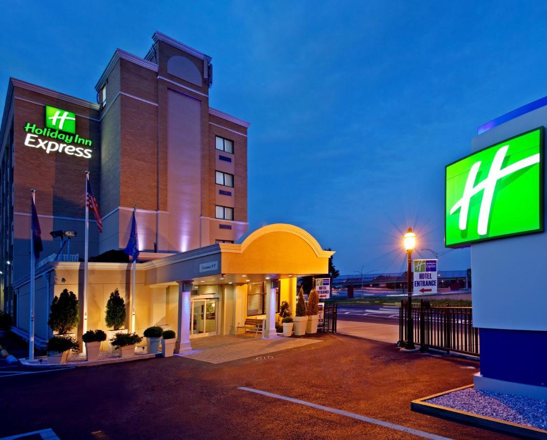 Holiday Inn Express Laguardia Airport, An Ihg Hotel New York City Exterior photo