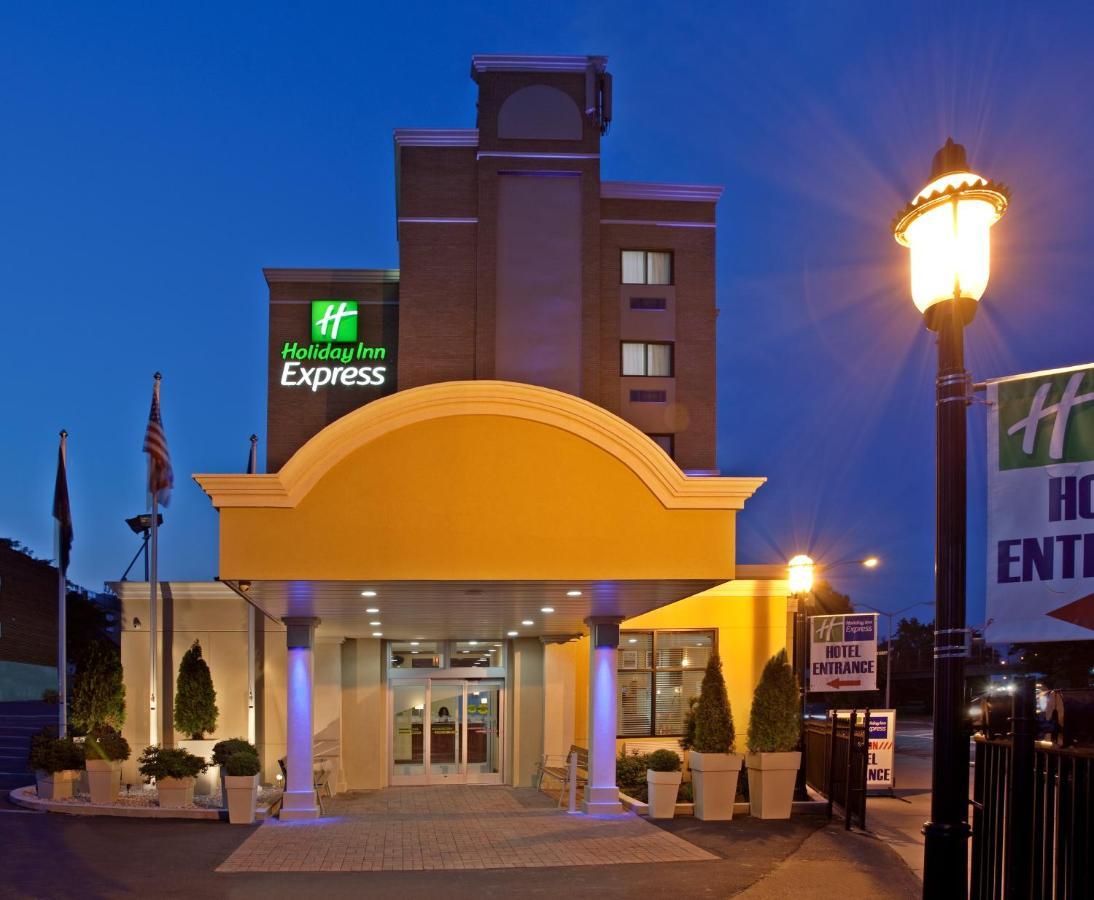 Holiday Inn Express Laguardia Airport, An Ihg Hotel New York City Exterior photo